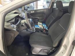 FORD - FIESTA - 2015/2016 - Branca - R$ 49.900,00