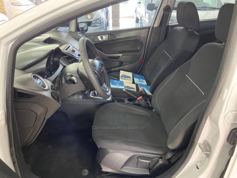 FORD - FIESTA - 2015/2016 - Branca - R$ 49.900,00