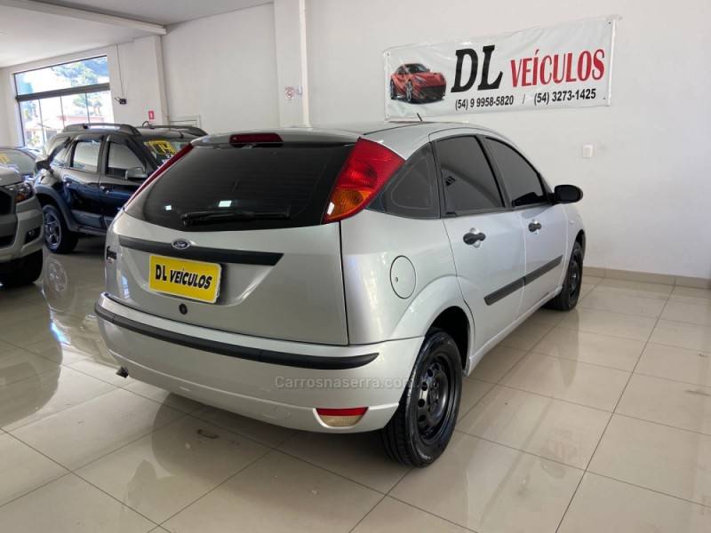 FORD - FOCUS - 2008/2009 - Prata - R$ 28.900,00