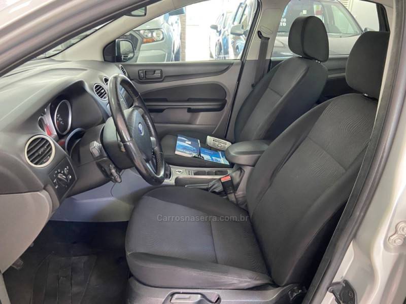 FORD - FOCUS - 2012/2013 - Prata - R$ 46.900,00