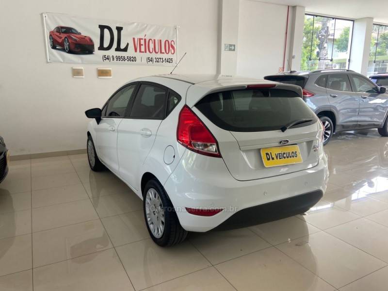 FORD - FIESTA - 2014/2015 - Branca - R$ 45.900,00