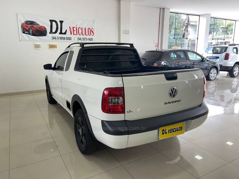 VOLKSWAGEN - SAVEIRO - 2013/2014 - Branca - R$ 46.900,00