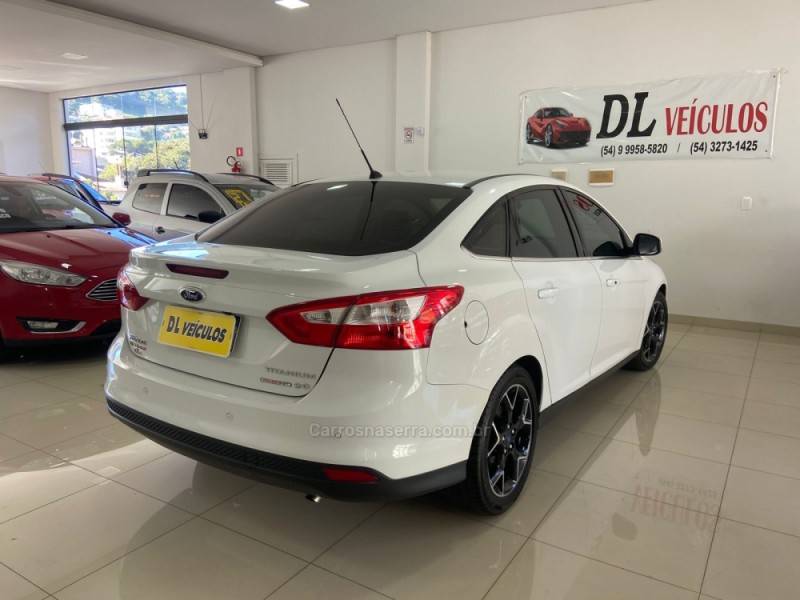FORD - FOCUS - 2014/2015 - Branca - R$ 61.900,00