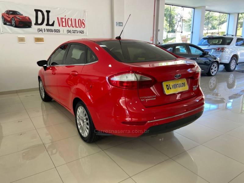 FORD - FIESTA - 2013/2014 - Vermelha - R$ 44.900,00