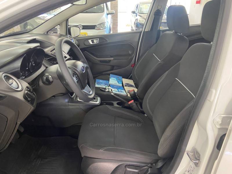 FORD - FIESTA - 2013/2014 - Branca - R$ 42.900,00