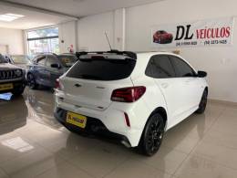 CHEVROLET - ONIX - 2022/2023 - Branca - R$ 85.900,00