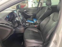 FORD - FOCUS - 2014/2015 - Branca - R$ 61.900,00