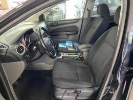 FORD - FOCUS - 2012/2013 - Preta - R$ 45.900,00