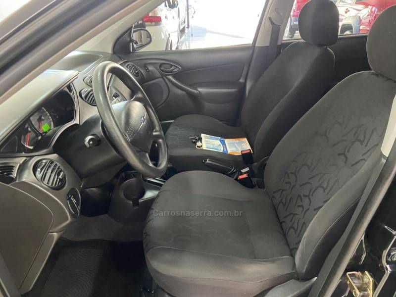FORD - FOCUS - 2008/2009 - Preta - R$ 29.900,00