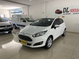 FORD - FIESTA - 2015/2016 - Branca - R$ 49.900,00