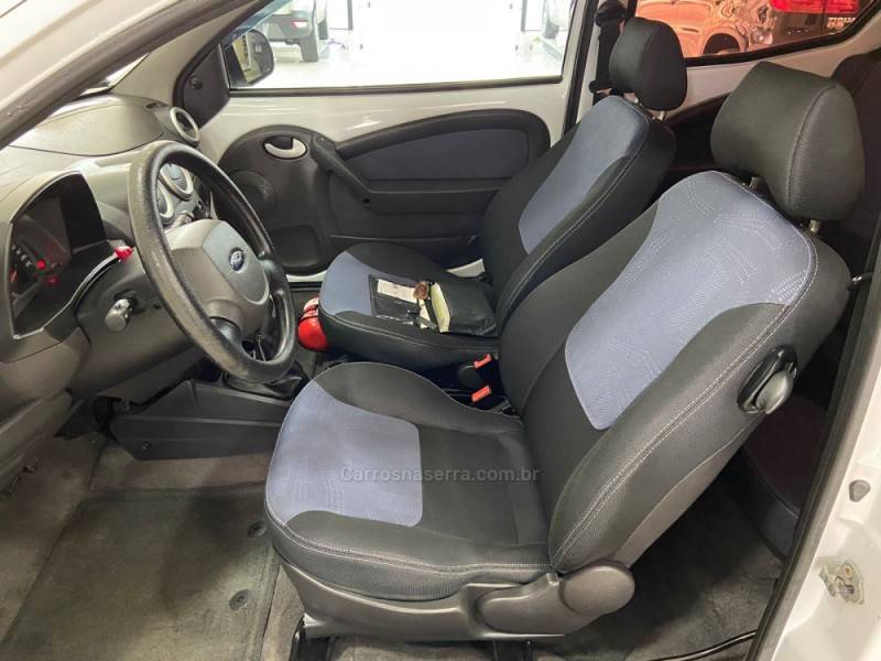 FORD - KA - 2012/2013 - Branca - R$ 30.900,00