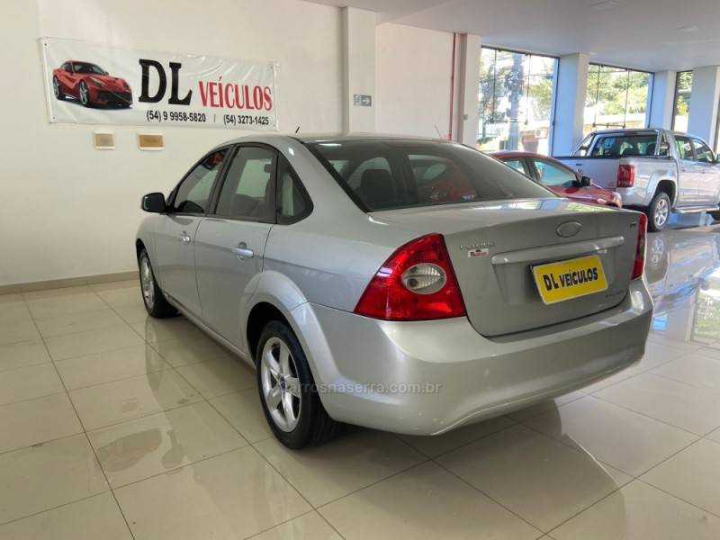 FORD - FOCUS - 2008/2009 - Prata - R$ 34.900,00