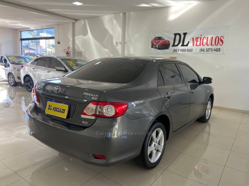 TOYOTA - COROLLA - 2013/2014 - Cinza - R$ 72.900,00