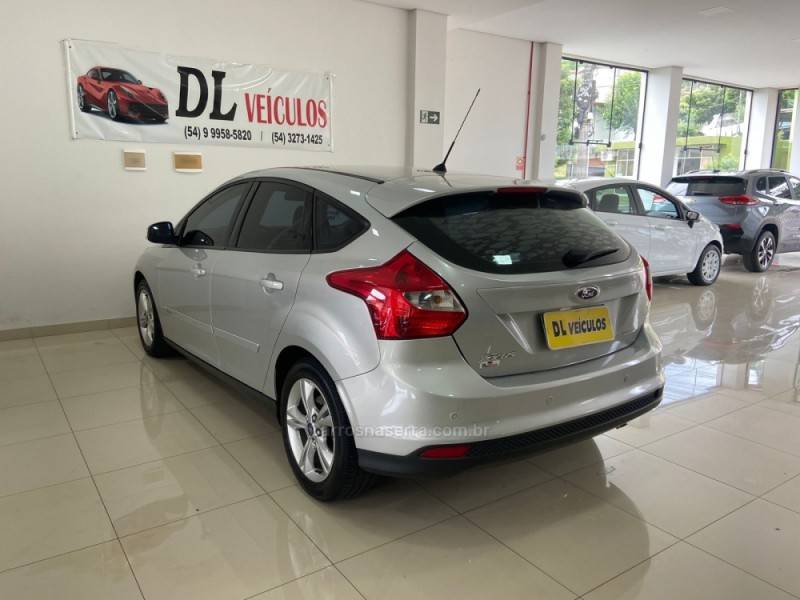 FORD - FOCUS - 2014/2015 - Prata - R$ 53.900,00