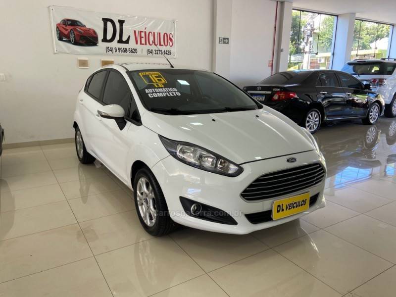 FORD - FIESTA - 2015/2016 - Branca - R$ 49.900,00