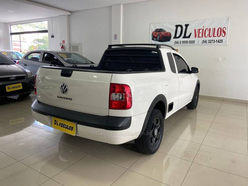 VOLKSWAGEN - SAVEIRO - 2013/2014 - Branca - R$ 46.900,00