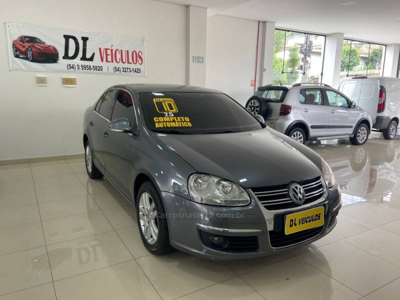 VOLKSWAGEN - JETTA - 2009/2010 - Cinza - R$ 45.900,00