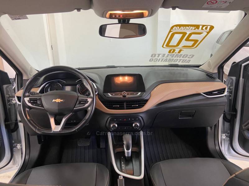 CHEVROLET - ONIX - 2019/2020 - Prata - R$ 78.900,00
