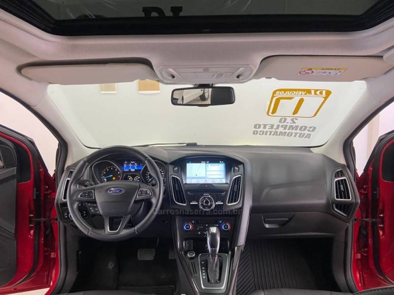 FORD - FOCUS - 2016/2017 - Vermelha - R$ 71.900,00