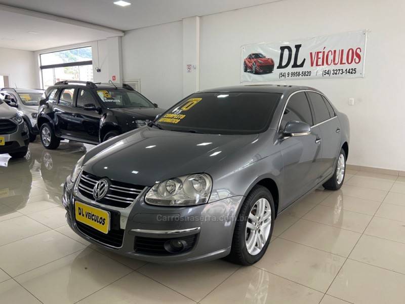 VOLKSWAGEN - JETTA - 2009/2010 - Cinza - R$ 45.900,00