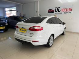 FORD - FIESTA - 2013/2014 - Branca - R$ 44.900,00