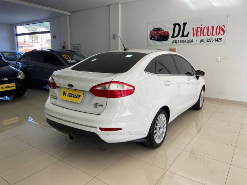 FORD - FIESTA - 2013/2014 - Branca - R$ 44.900,00
