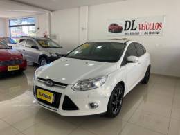 FORD - FOCUS - 2014/2015 - Branca - R$ 61.900,00