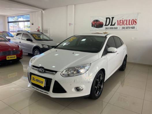 FORD - FOCUS - 2014/2015 - Branca - R$ 61.900,00