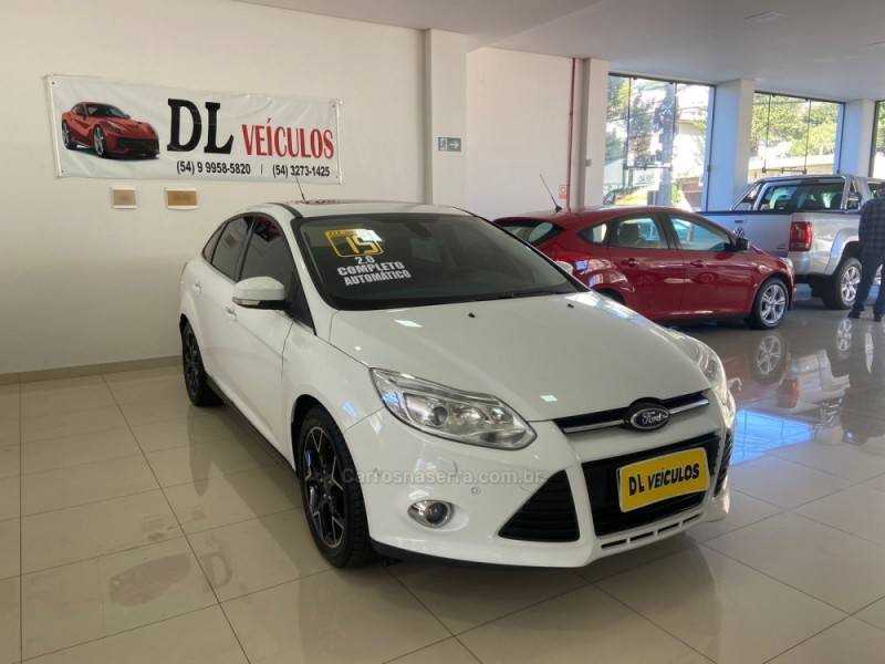 FORD - FOCUS - 2014/2015 - Branca - R$ 61.900,00