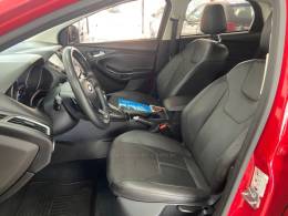 FORD - FOCUS - 2016/2017 - Vermelha - R$ 71.900,00