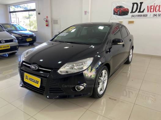 FORD - FOCUS - 2013/2014 - Preta - R$ 48.900,00