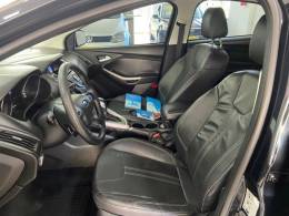 FORD - FOCUS - 2013/2014 - Preta - R$ 48.900,00