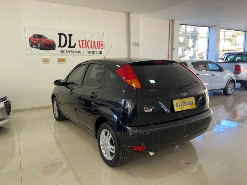 FORD - FOCUS - 2008/2009 - Preta - R$ 29.900,00