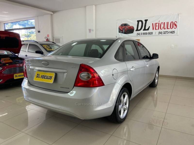 FORD - FOCUS - 2008/2009 - Prata - R$ 34.900,00