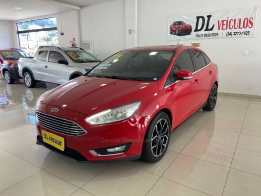 FORD - FOCUS - 2016/2017 - Vermelha - R$ 71.900,00