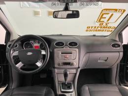 FORD - FOCUS - 2012/2013 - Preta - R$ 43.900,00