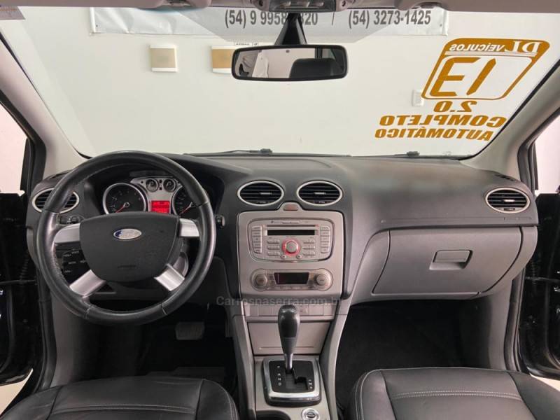 FORD - FOCUS - 2012/2013 - Preta - R$ 43.900,00