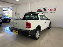 VOLKSWAGEN - SAVEIRO - 2022/2023 - Branca - R$ 77.900,00