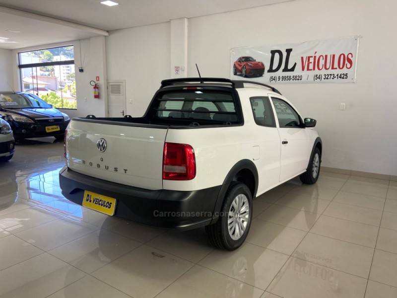 VOLKSWAGEN - SAVEIRO - 2022/2023 - Branca - R$ 77.900,00