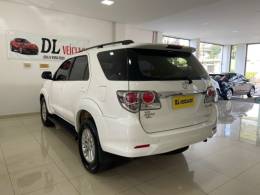 TOYOTA - HILUX SW4 - 2012/2013 - Branca - R$ 139.900,00