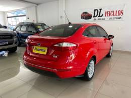 FORD - FIESTA - 2013/2014 - Vermelha - R$ 44.900,00