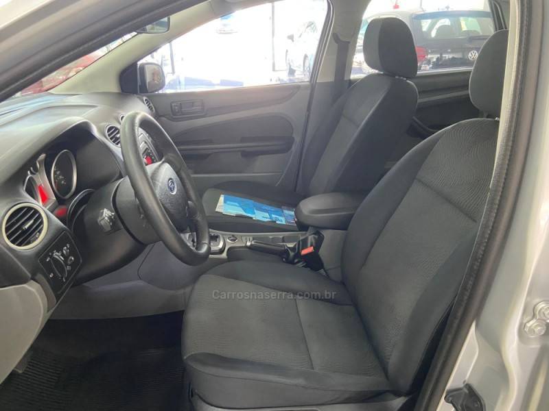 FORD - FOCUS - 2008/2009 - Prata - R$ 34.900,00