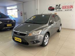 FORD - FOCUS - 2012/2013 - Cinza - R$ 45.900,00