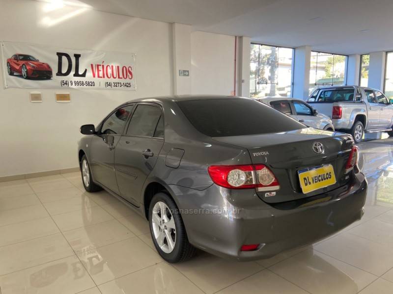 TOYOTA - COROLLA - 2013/2014 - Cinza - R$ 72.900,00
