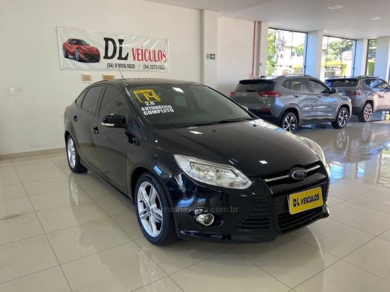 FORD - FOCUS - 2013/2014 - Preta - R$ 48.900,00