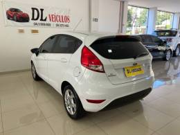 FORD - FIESTA - 2015/2016 - Branca - R$ 49.900,00