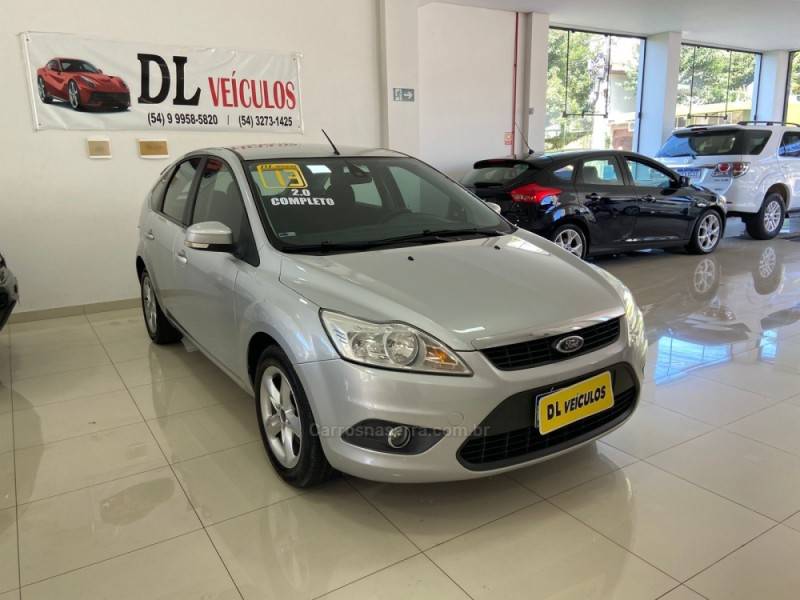 FORD - FOCUS - 2012/2013 - Prata - R$ 46.900,00