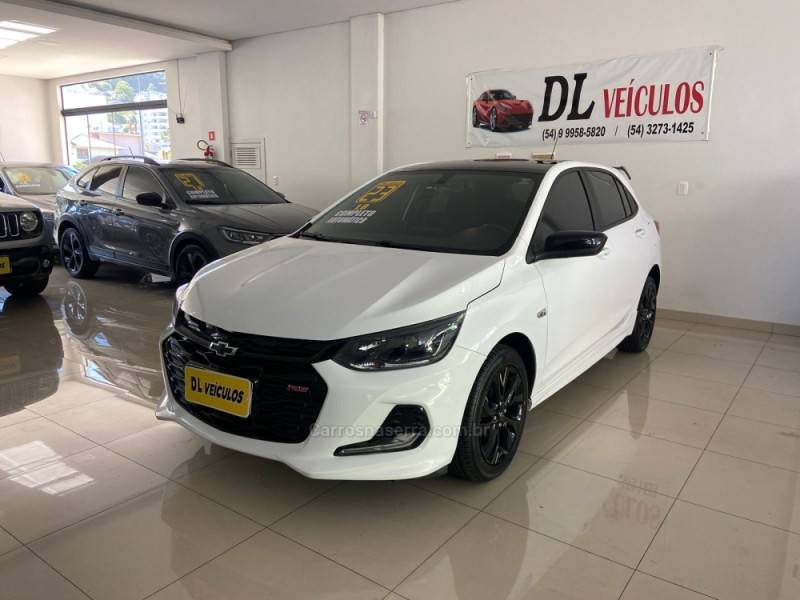 CHEVROLET - ONIX - 2022/2023 - Branca - R$ 85.900,00