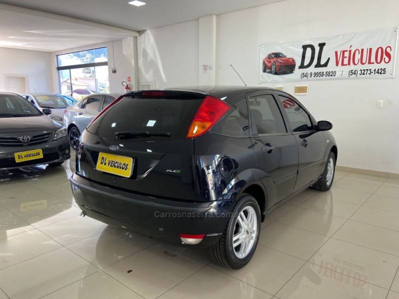 FORD - FOCUS - 2008/2009 - Preta - R$ 29.900,00