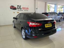 FORD - FOCUS - 2013/2014 - Preta - R$ 48.900,00